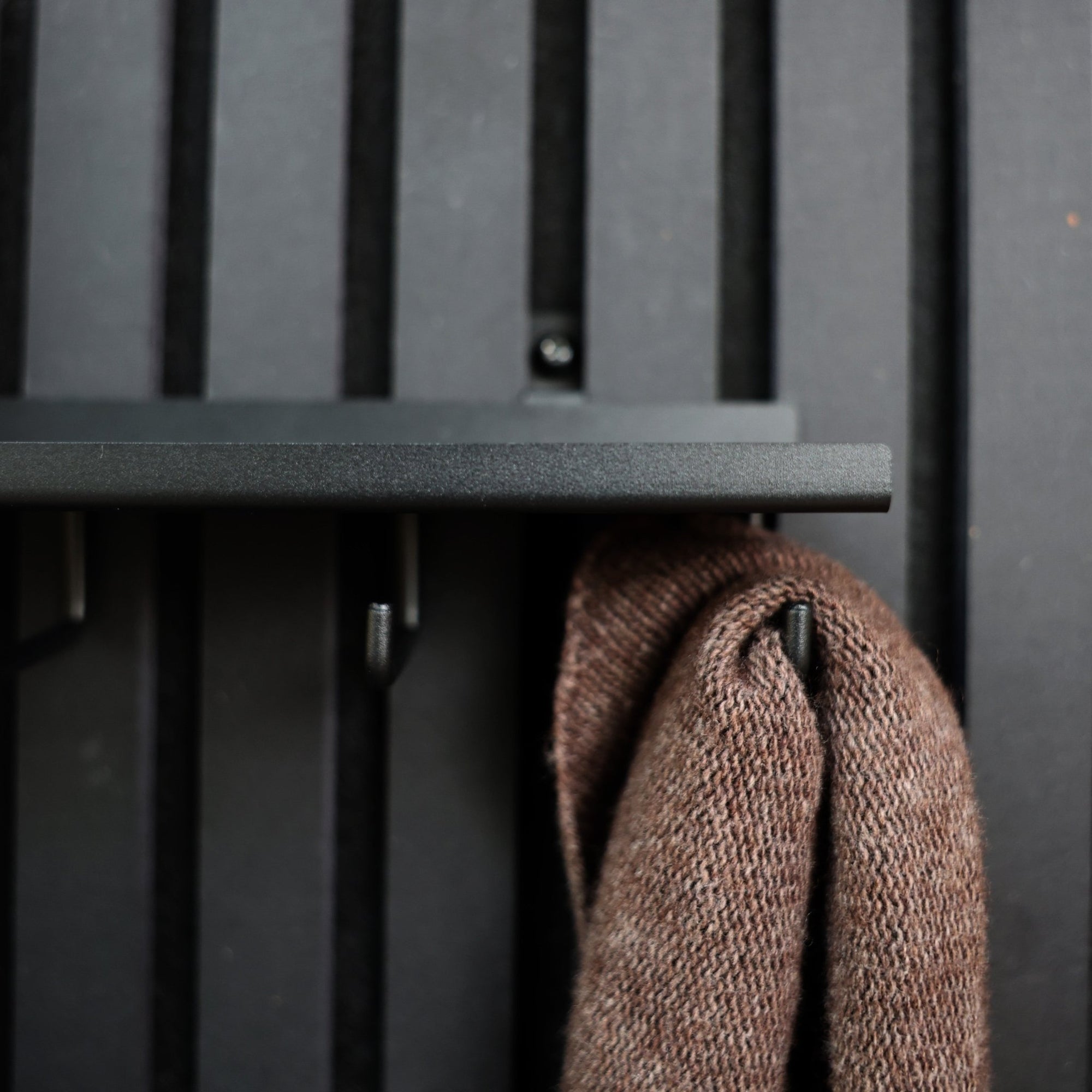 Palissar® Shelf – Ablage mit 5 Haken für Akustikpaneele - Palissar